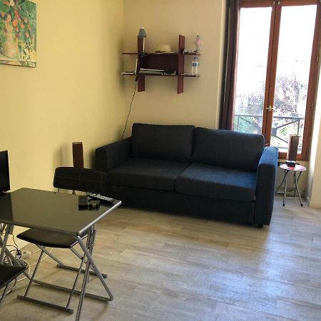 23 Rue De La Chapelle Apartment Paris Bagian luar foto