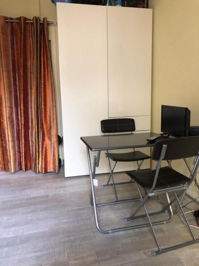 23 Rue De La Chapelle Apartment Paris Bagian luar foto