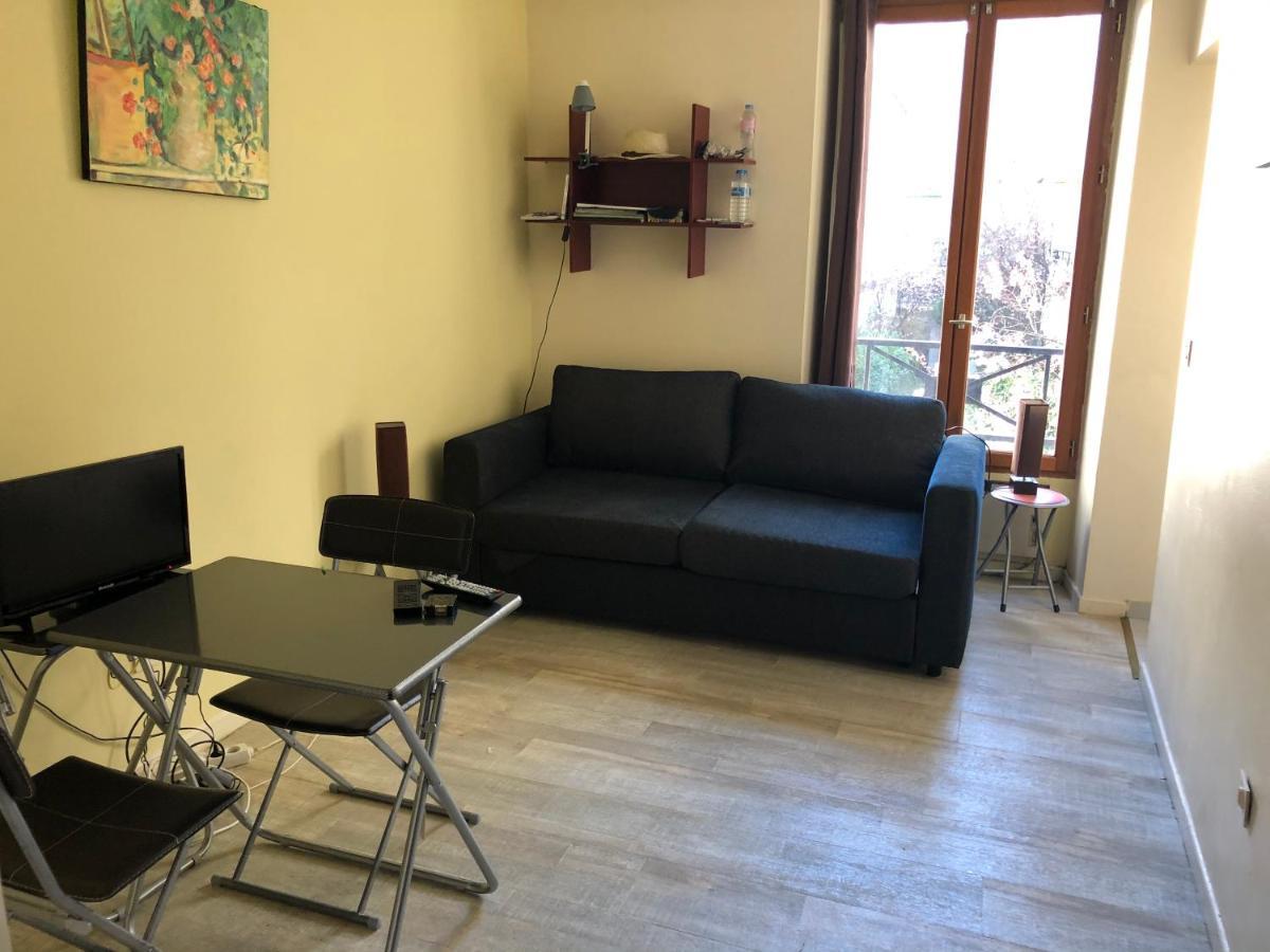 23 Rue De La Chapelle Apartment Paris Bagian luar foto