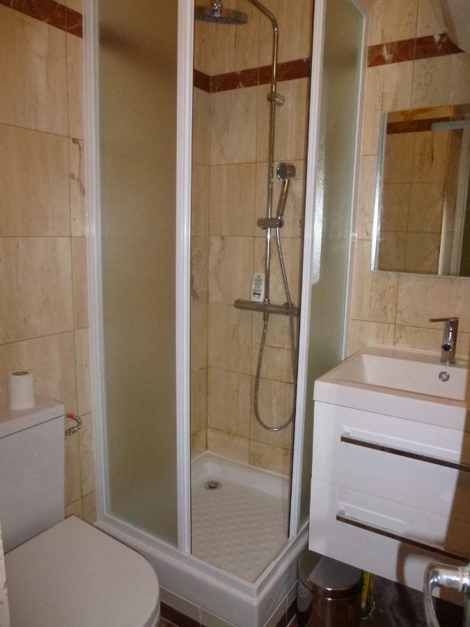 23 Rue De La Chapelle Apartment Paris Bagian luar foto
