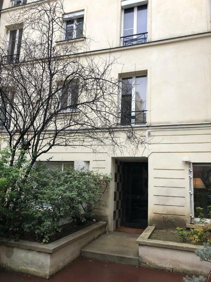 23 Rue De La Chapelle Apartment Paris Bagian luar foto